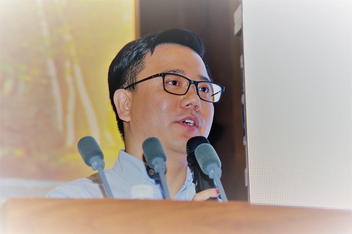 刘铁岩1.jpg