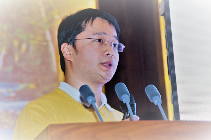 刘康1.jpg